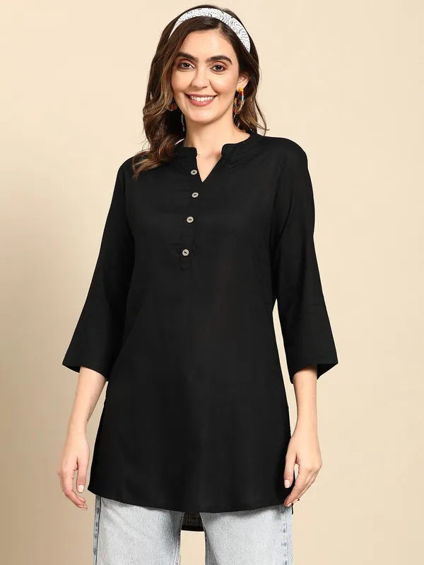 Women_Solid_Mandarin_Collar_Short_Kurti