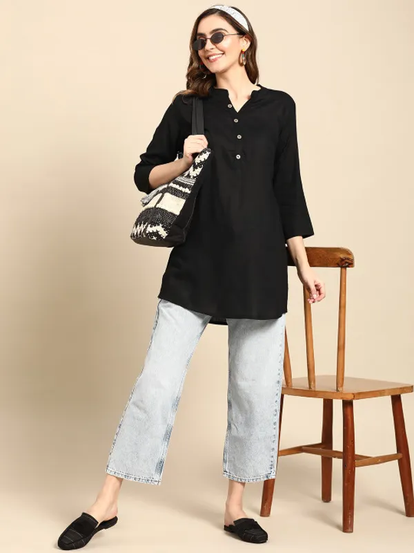 Women_Solid_Mandarin_Collar_Short_Kurti