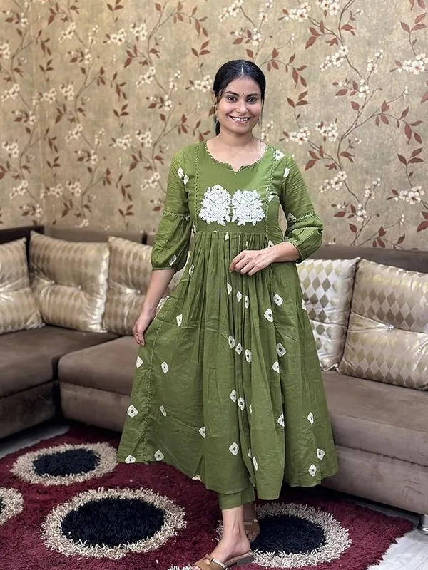 Women's_Rayon_Blend_Anarkali_Printed_Kurta_with_Pant