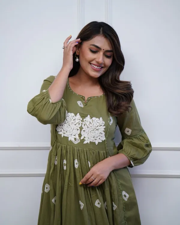 Women's_Rayon_Blend_Anarkali_Printed_Kurta_with_Pant