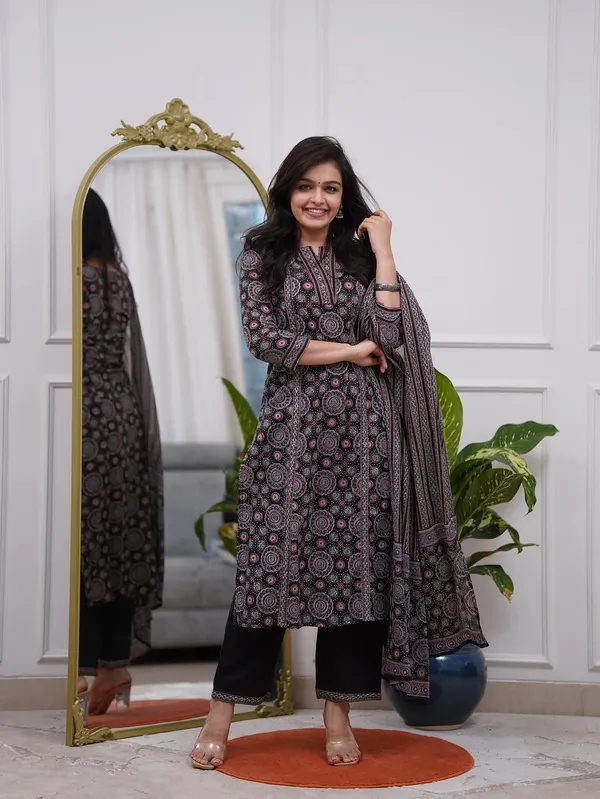 Beautiful_cotton_design_kurta_set_for_Girls_and_Women's