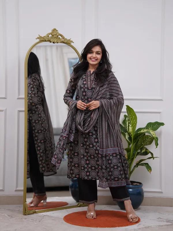 Beautiful_cotton_design_kurta_set_for_Girls_and_Women's