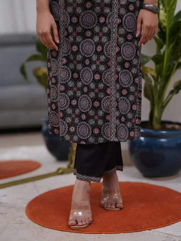Beautiful_cotton_design_kurta_set_for_Girls_and_Women's