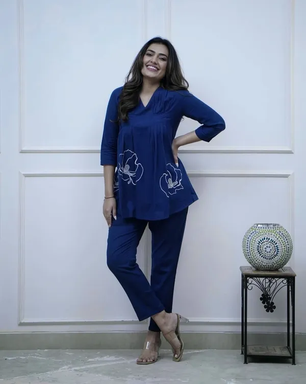 Beautiful_cotton_kurti_embroidery_work_set_for_Girls_and_Women's