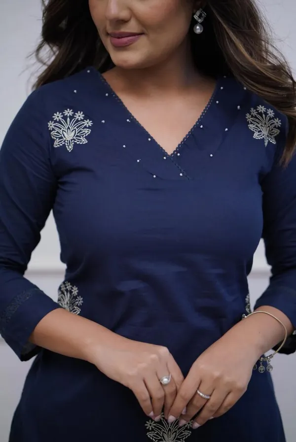 Beautiful_deesign_kurta_set_for_Girls_and_Women's