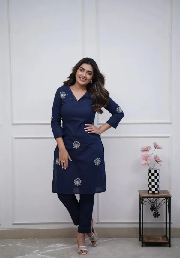 Beautiful_deesign_kurta_set_for_Girls_and_Women's