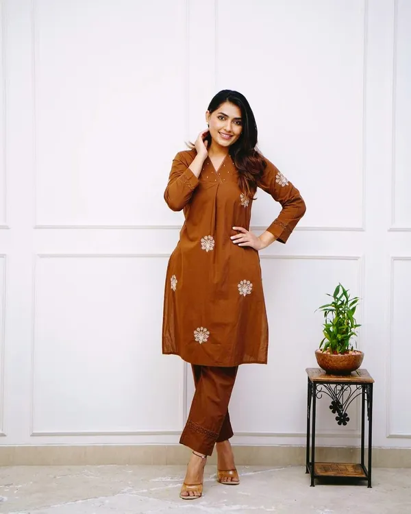 Beautiful_design_printed_kurta_and_pant_for_Girls_and_Women's