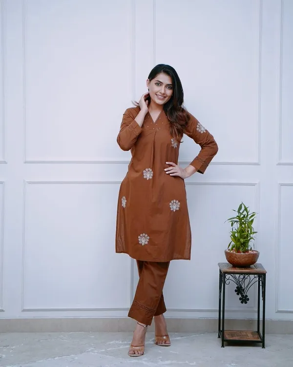 Beautiful_design_printed_kurta_and_pant_for_Girls_and_Women's