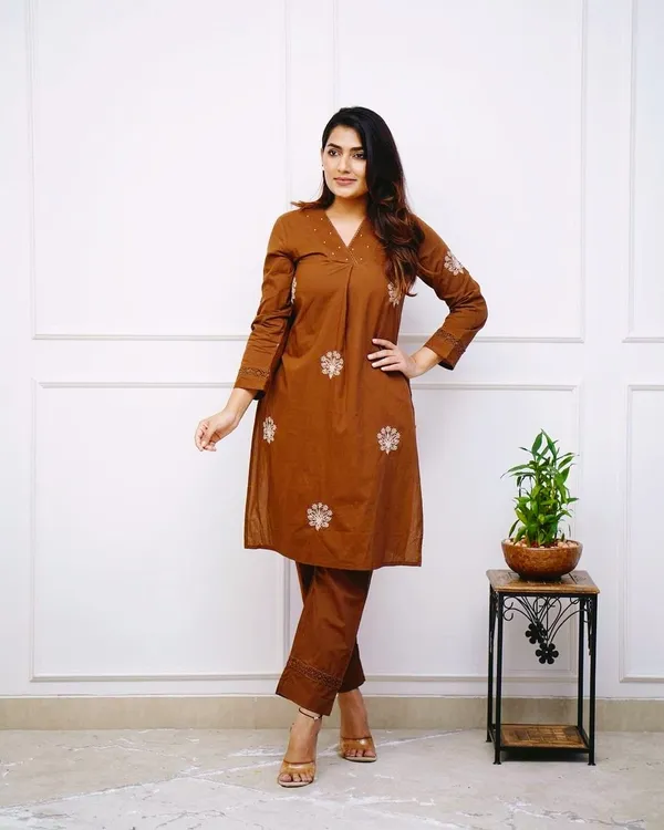 Beautiful_design_printed_kurta_and_pant_for_Girls_and_Women's
