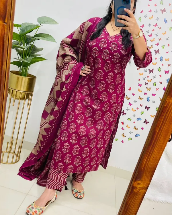 Beautiful_design_printed_kurta_for_Girls_and_Women's