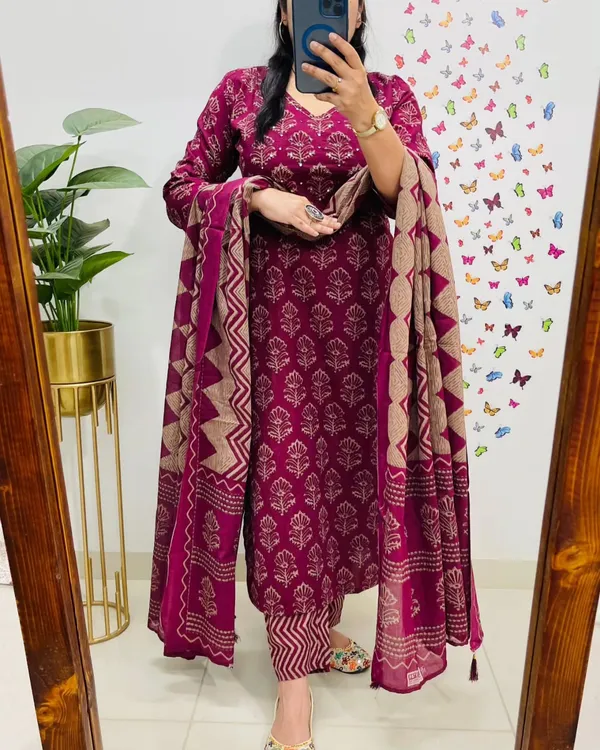 Beautiful_design_printed_kurta_for_Girls_and_Women's