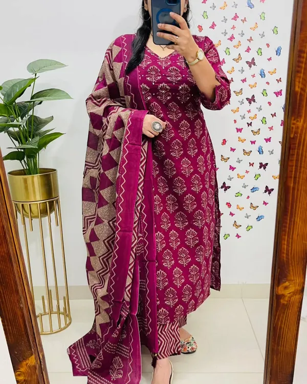Beautiful_design_printed_kurta_for_Girls_and_Women's