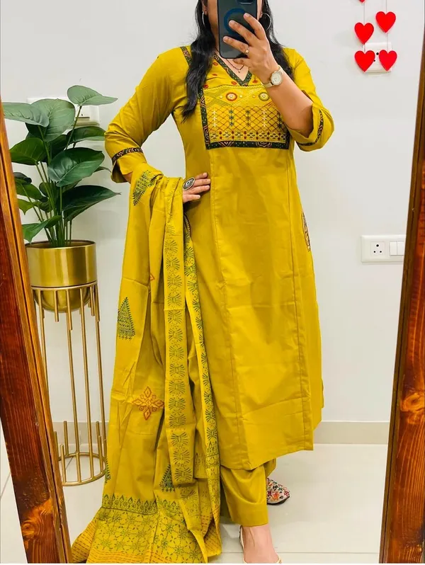Beautiful_design_work_kurta_pant_with_dupatta_for_Girls_and_Women's