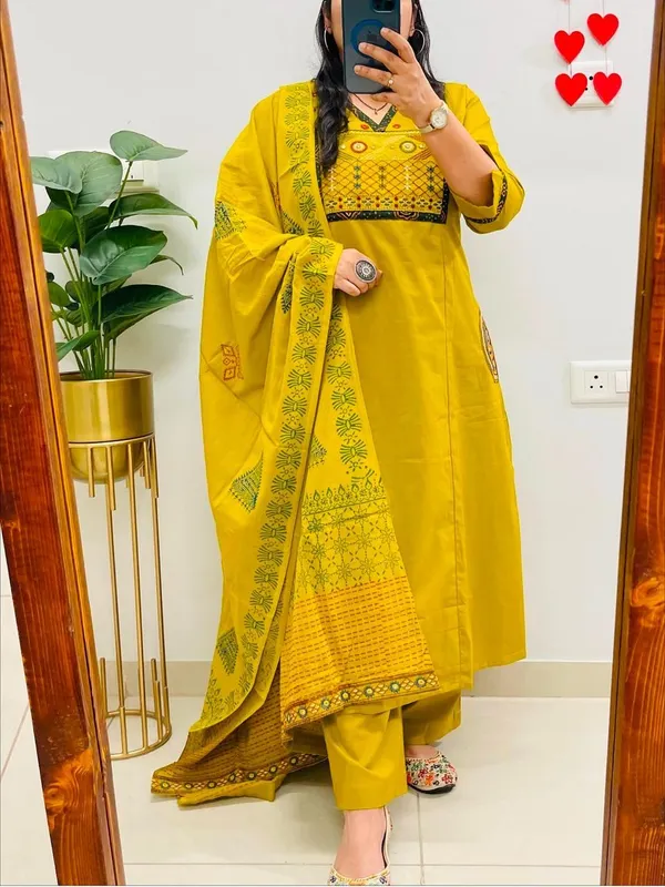 Beautiful_design_work_kurta_pant_with_dupatta_for_Girls_and_Women's