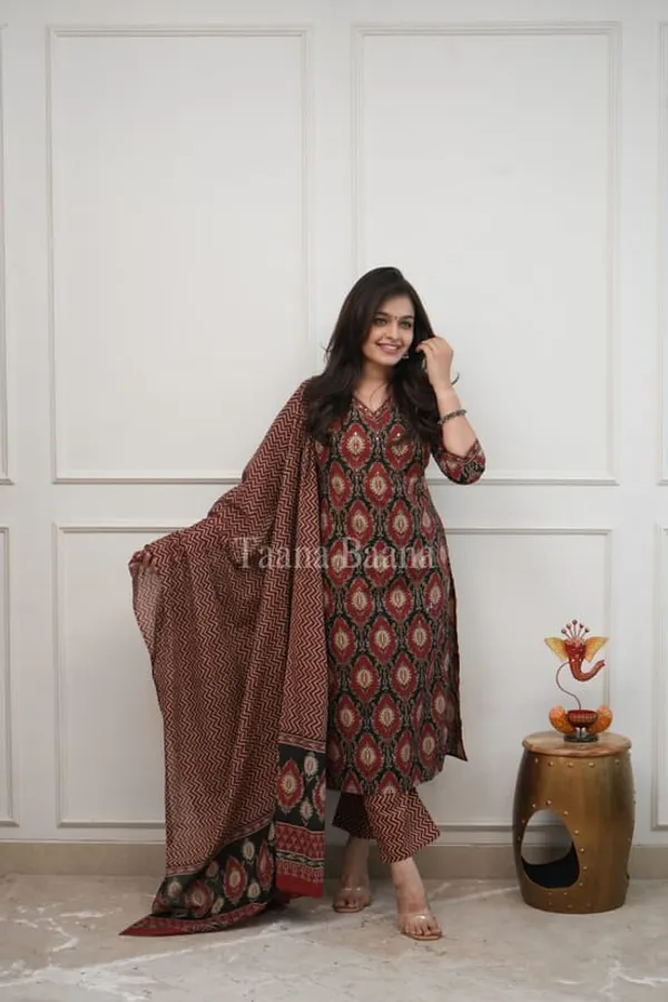 Beautiful_design_work_kurti_pant_with_dupatta_for_Girls_and_Women's