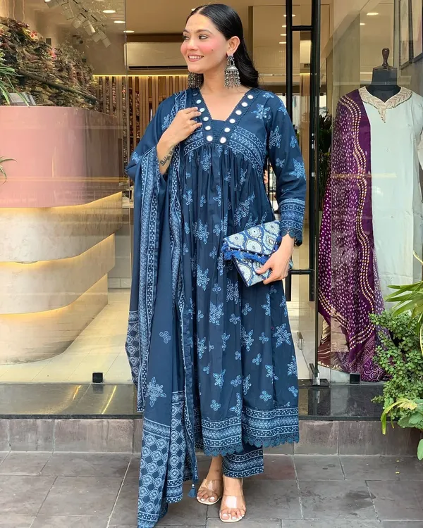 Beautiful_mirror_kurta_pant_with_dupatta_for_Girls_and_Women's