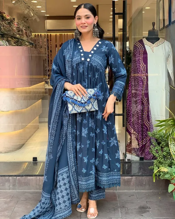 Beautiful_mirror_kurta_pant_with_dupatta_for_Girls_and_Women's