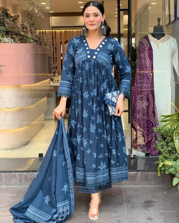 Beautiful_mirror_kurta_pant_with_dupatta_for_Girls_and_Women's