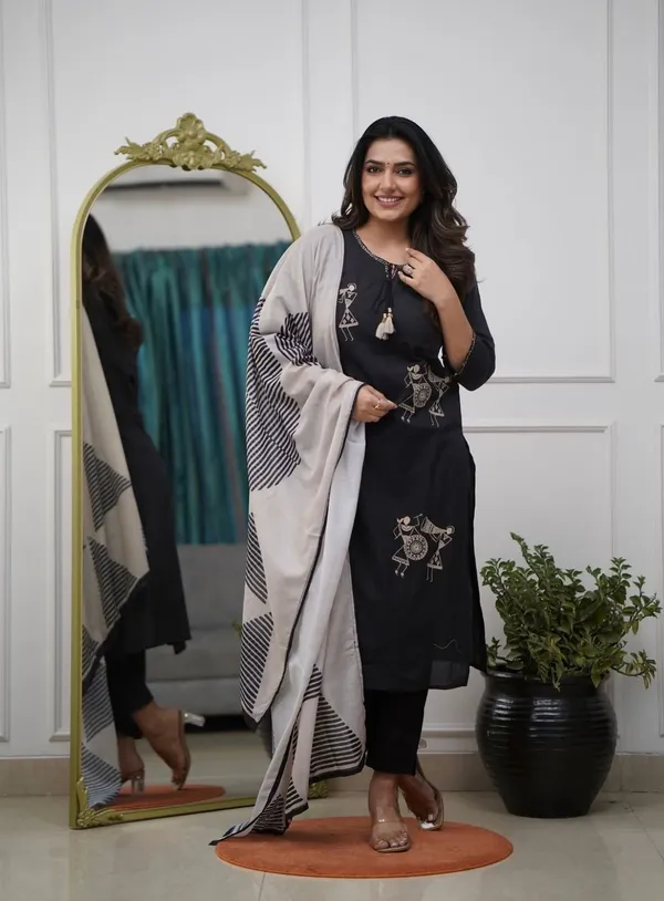 Beautiful_pure_cotton_design_kurta_pant_with_dupatta_for_Girls_and_Women's