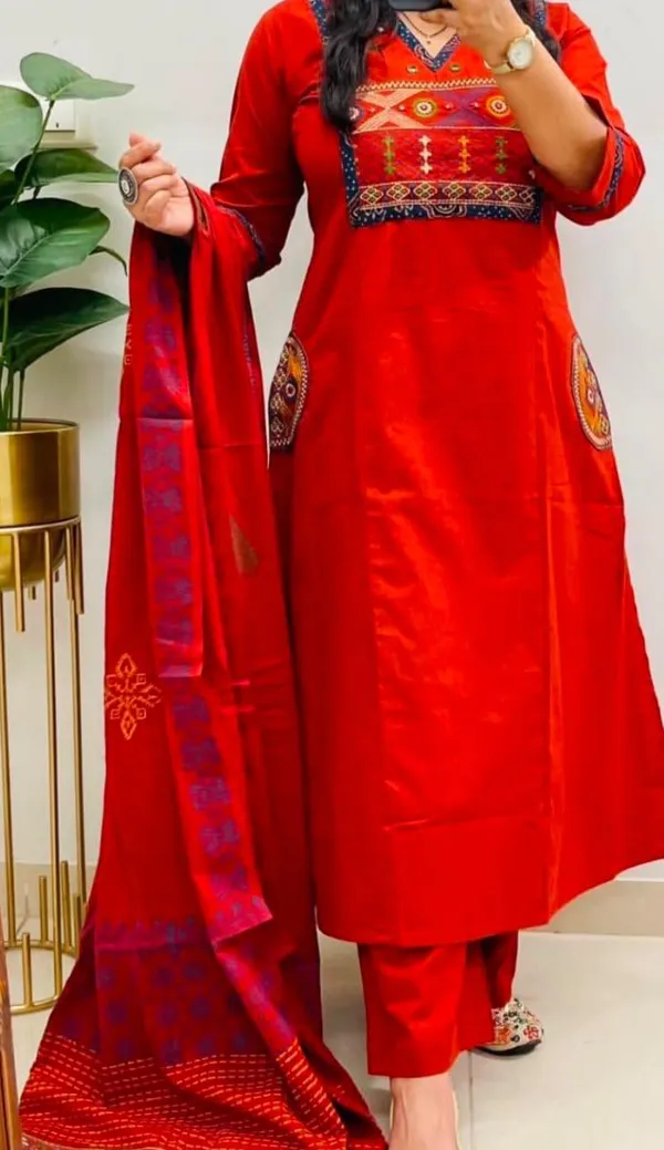 Beautiful_trendy_kurta_pant_with_dupatta_for_Girls_and_Women's