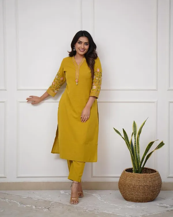 Girls_and_Women's_stylish_design_embroidery_work_kurta
