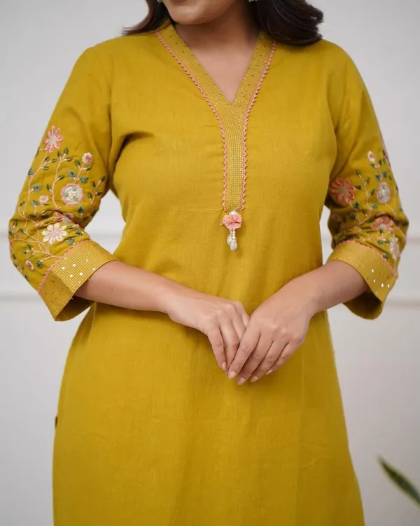 Girls_and_Women's_stylish_design_embroidery_work_kurta