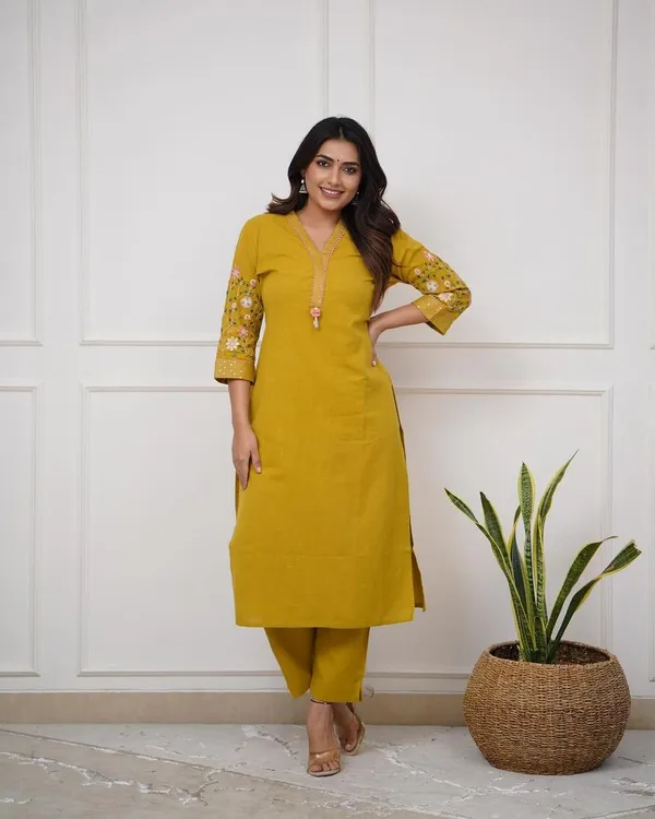Girls_and_Women's_stylish_design_embroidery_work_kurta