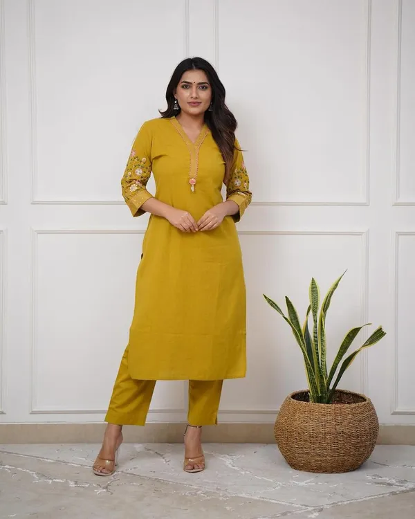 Girls_and_Women's_stylish_design_embroidery_work_kurta