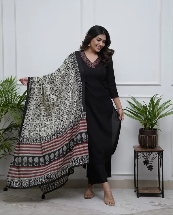 Black_Latest_Trendy_Kurti_And_Pant_Set_With_Dupatta__For_Women