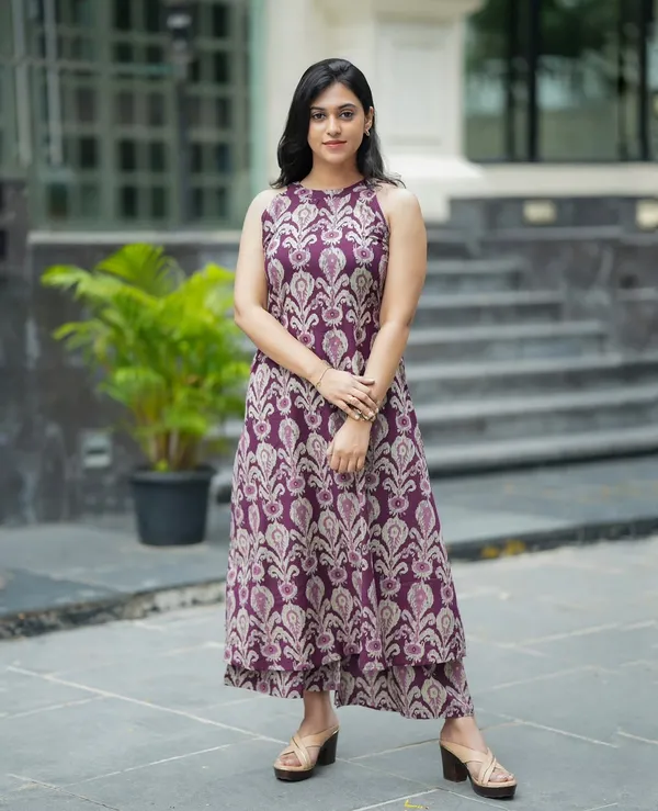 Stylish_Trendy_Cotton_Kurta_Set_for_Gilrs_And_Women's