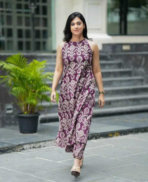 Stylish_Trendy_Cotton_Kurta_Set_for_Gilrs_And_Women's