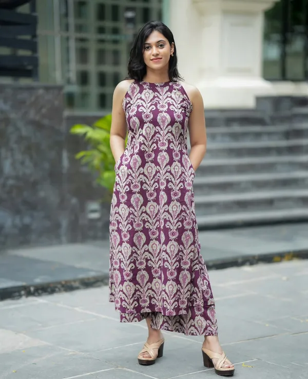 Stylish_Trendy_Cotton_Kurta_Set_for_Gilrs_And_Women's