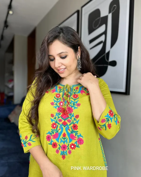 Stylish_Trendy_Embroidery_Kurta_set_for_Girls_and_Women's