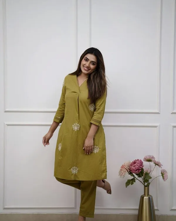 Stylish_cotton_trendy_kurti_pant_for_Girls_and_Women's