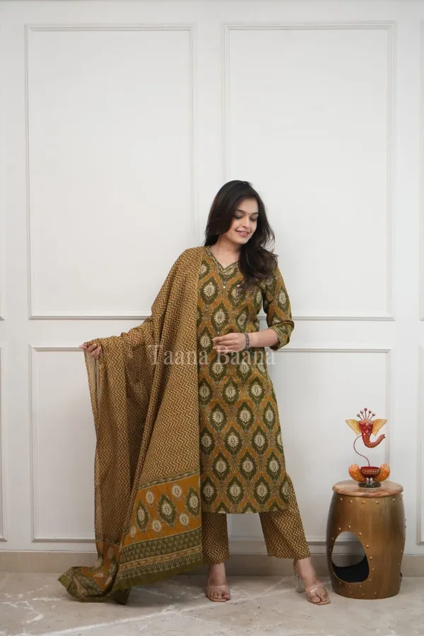 Stylish_design_print_work_kurta_pant_with_dupatta_for_Girls_and_Women's