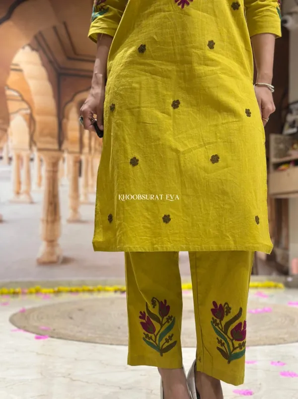 Stylish_embroidery_work_Kurta-Pant_set_for_Girls_and_Women's