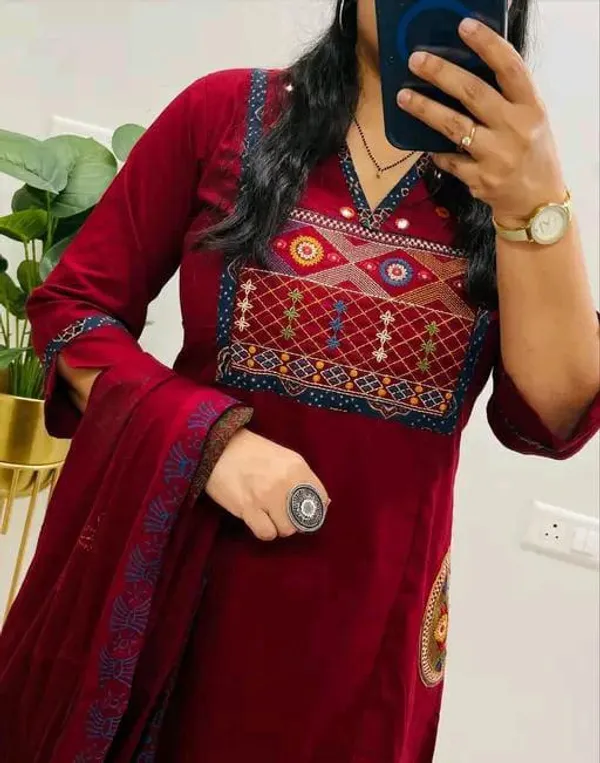 Stylish_embroidery_work_kurta_pant_with_dupatta_for_Girls_and_Women's