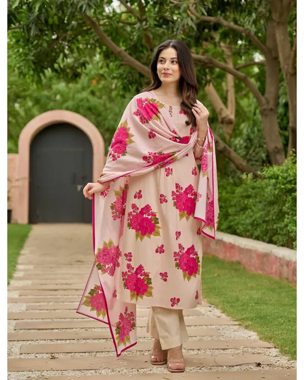 Stylish_floral_print_kurta_set_with_beautiful_Dupatta_for_Girls_and_Women's