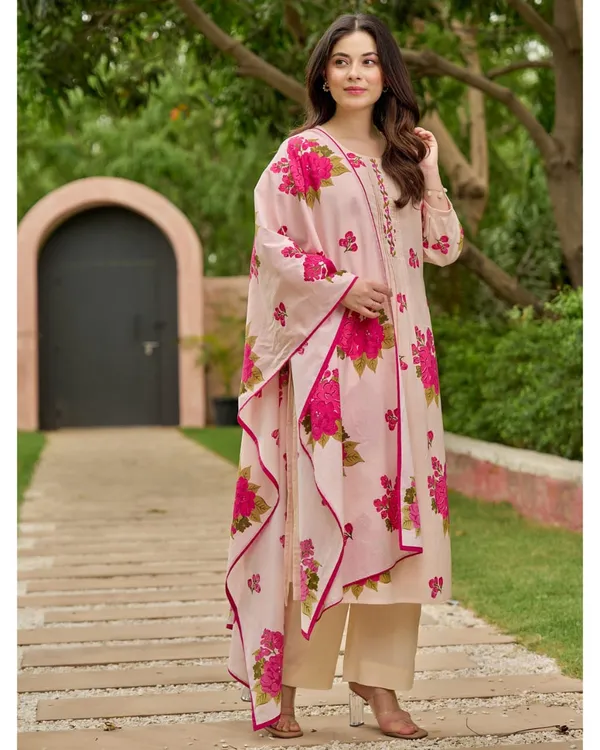 Stylish_floral_print_kurta_set_with_beautiful_Dupatta_for_Girls_and_Women's