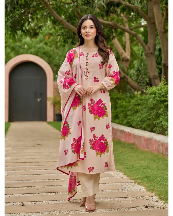 Stylish_floral_print_kurta_set_with_beautiful_Dupatta_for_Girls_and_Women's