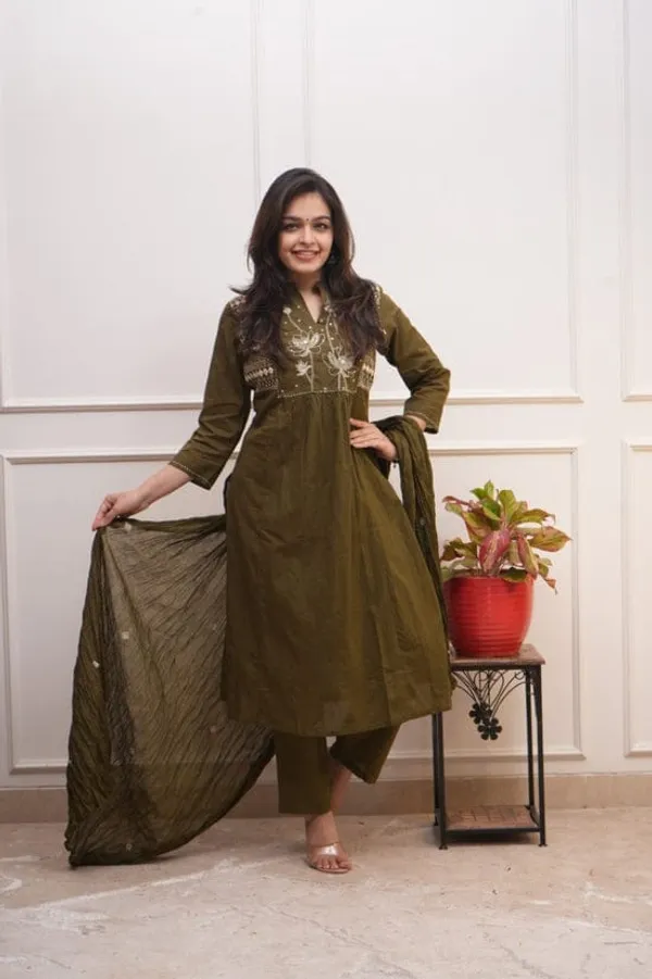 Stylish_work_kurti_pant_with_dupatta_for_Girls_and_Women's