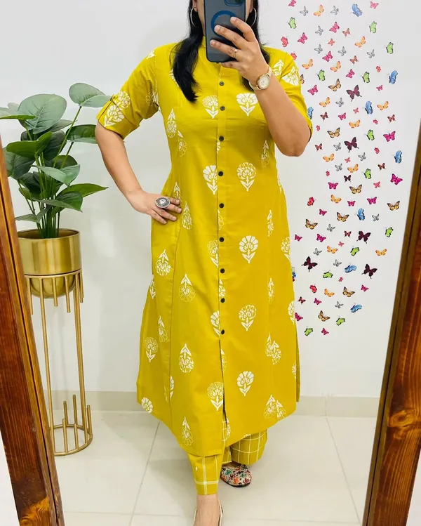 Unique_stylish_print_work_kurta_set_for_Girls_and_Women's