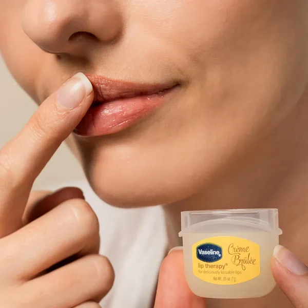 Vaseline_Lip_Therapy_Creme_Brulee_Lip_Balm,_7g