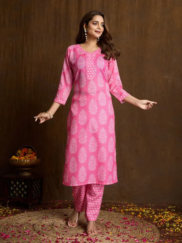 Pink_Cotton_Blend_Chetak_Kurta_Set_For_Women