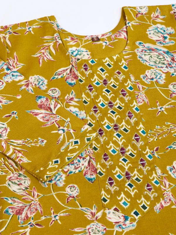 Yellow_Cotton_Blend_Ciaz_Kurta_Set_For_Women