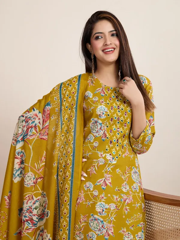 Yellow_Cotton_Blend_Ciaz_Kurta_Set_For_Women