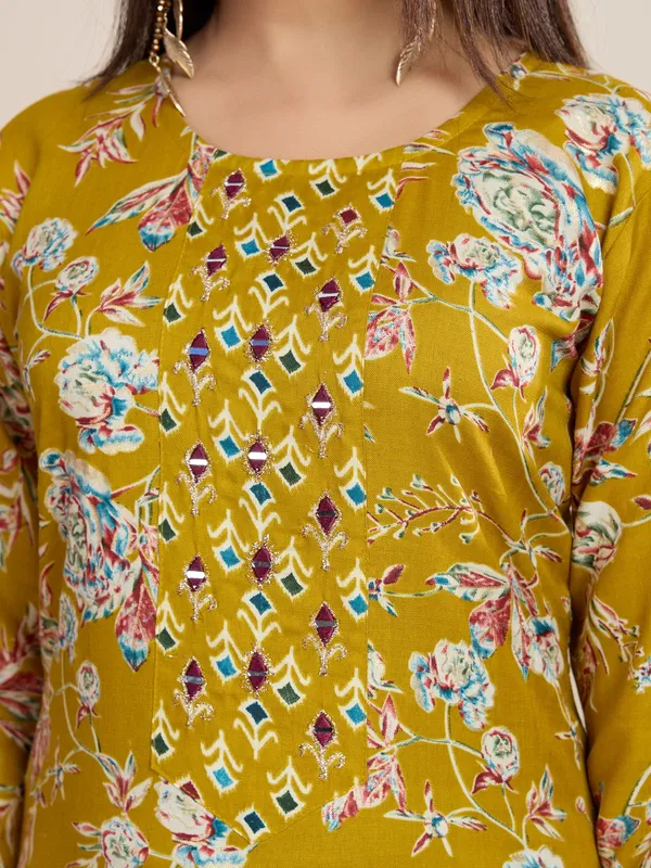 Yellow_Cotton_Blend_Ciaz_Kurta_Set_For_Women