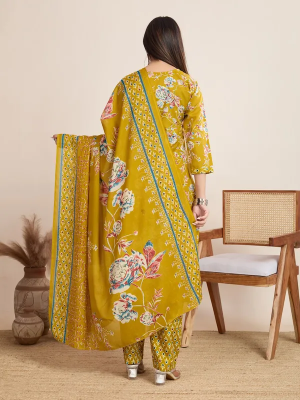 Yellow_Cotton_Blend_Ciaz_Kurta_Set_For_Women