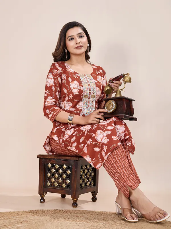 Maroon_Cotton_Blend_Fab_Kurta_Set_For_Women