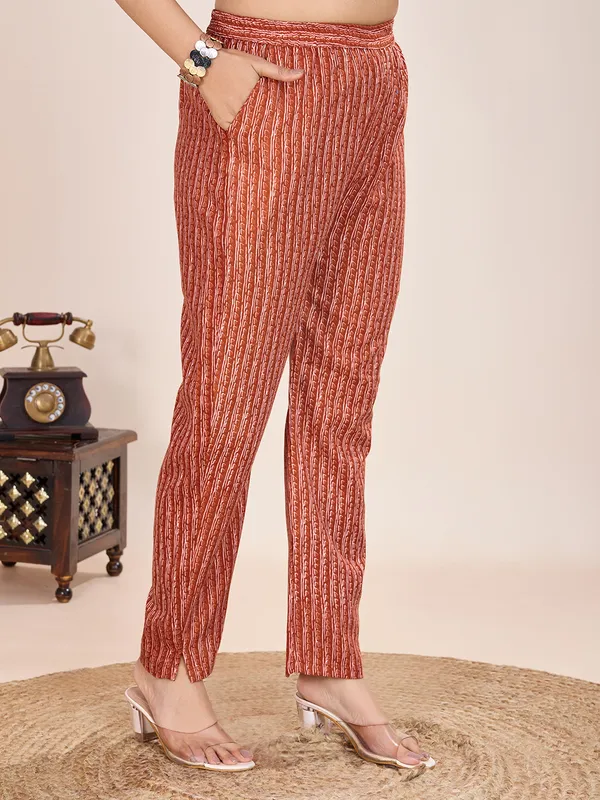 Maroon_Cotton_Blend_Fab_Kurta_Set_For_Women